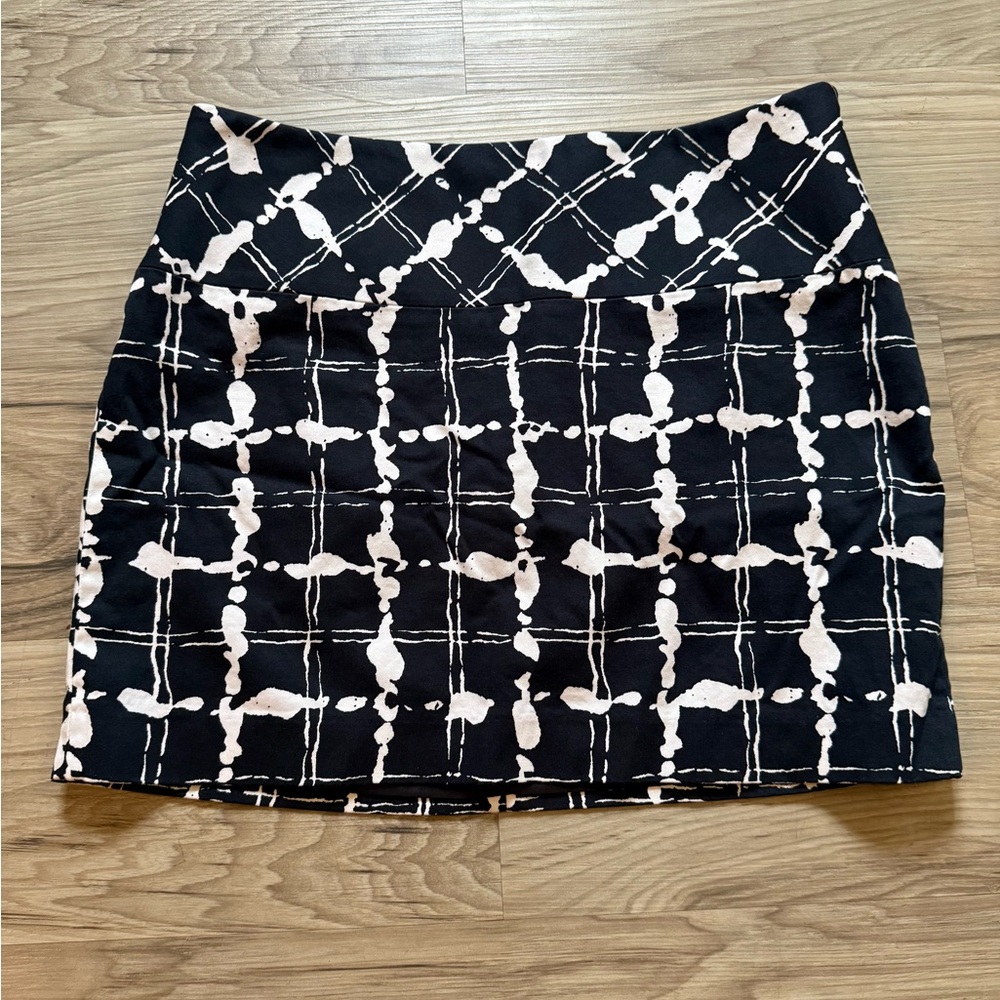 Express Stylish Black and White Women's Skirt Size 2